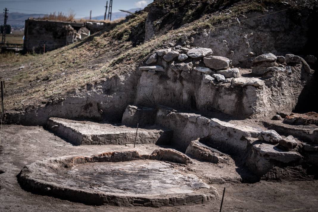 Erzurum’un tarihi yeniden yazılıyor! 7 bin yıllık kadın heykelciği gün yüzüne çıktı 4